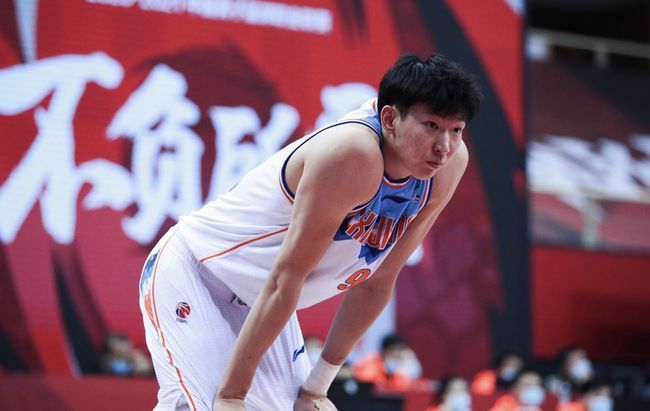 寿宴之上，太子派四个女刺客乘机刺杀平亲王，为安定本身的地位，却不曾想困兽在对战之际发怒，起头进犯在场宾客。为保太子周全，风善云、鹞子、风起掉臂风寥落否决，与兽人年夜战，风善云身故，其余两人表露本身。姐妹间是以事发生间隙。为避免平亲王经由过程清查此案，太子令风寥落暗藏于平亲王府。